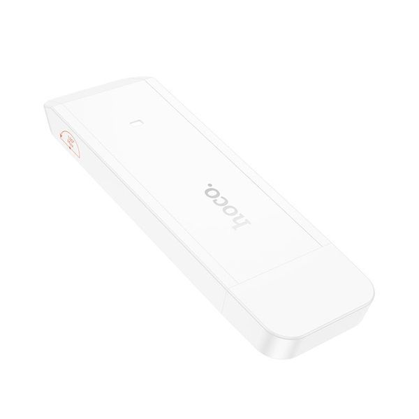 Компактный Wi-Fi 6 модем HOCO в руке